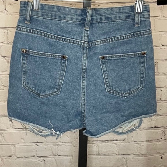 NWT Boohoo High Rise Distressed Jean Shorts - Picture 3 of 7
